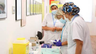Enfermeras preparando vacunas en una imagen de archivo. FOTO: ALBA MARINÉ