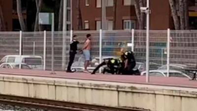 Tres ladrones ponen en riesgo un tren en Torredembarra