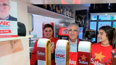 Marc Montagut, en dos surtidores de cerveza.... demasiada casualidad. FOTO: CEDIDA