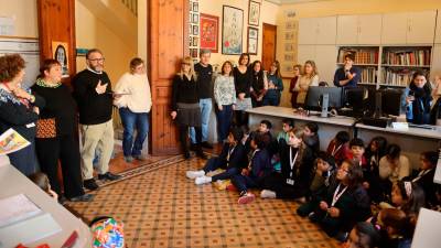 Algunos alumnos de Primaria de la escuela Prat de la Riba ya han empezado a trabajar con el Institut Municipal Reus Cultura. Foto: Alba Mariné