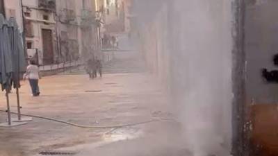 El agua salió más de 30 minutos según testigos presenciales. Foto: cedida