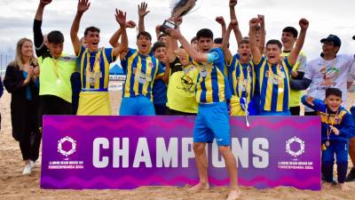 Los ganadores de la Llorenç Beach Soccer Cup 24, CDF Mejías foto: enzo10