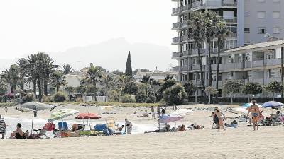 Una playa de Cambrils, uno de los municipios más afectados por la revisión de la Generalitat. foto: p. ferré