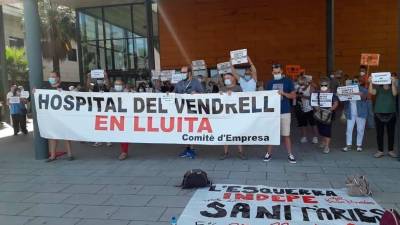 Imagen de archivo de una protesta del personal del hospital de El Vendrell. foto: JMB/DT