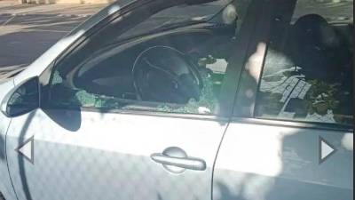 El vehículo dañado en el parking de la calle de Les Oliveres de Cunit. Foto: Policia Local