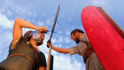 Dos gladiadores de la Ciutadella Ibèrica (Calafell). Foto: DT