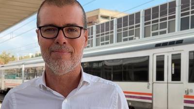 Josep Maria Cruset, en la estación de Móra la Nova. FOTO: JxCAT