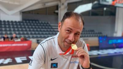 Berni Álvarez muerde su primer oro europeo. foto: cedida