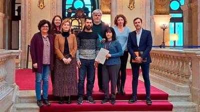 Els representants d’Esquerra amb les propostes de la plataforma ciutadana ‘Propera Parada: Valls’. Foto: ERC