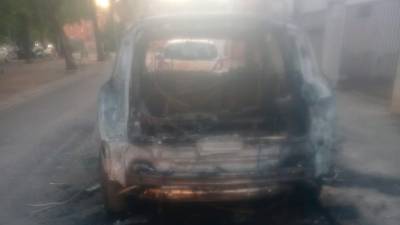 Un vehículo arde de forma sospechosa en Reus