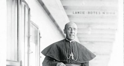 El cardenal al creuer italià Caio Duilio (1930). Foto: AMCAM. Fons Familia Vidal-Barraquer