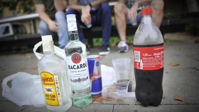 Desde la adolescencia, los jóvenes ya consumen bebidas de alta graduación. FOTO: ALFREDO GONZÁLEZ/DT