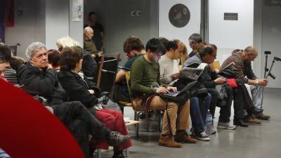 La sala de espera de las Urgencias del Hospital Joan XXIII estaban ayer por la tarde llenas a rebozar.