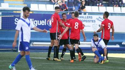 La Pobla celebra un gol de Pol Prats en un partido ante el Europa. Foto: Cedida