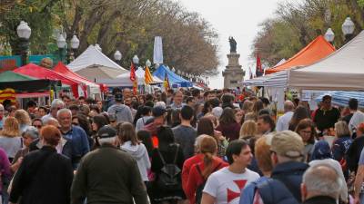 Una Diada de Sant Jordi previa a la pandemia en Tarragona: Foto: Lluís Miliñan
