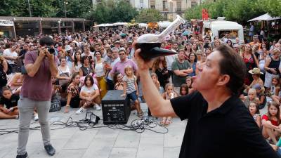 El Firagost de Valls ha celebrat el novè concurs de beure en porró. PEE FERRÉ