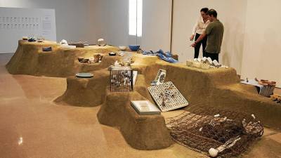 L’exposició ‘La Mar’ es pot visitar a l’Escola d’Art de la Diputació a Tortosa. FOTO: Joan Revillas