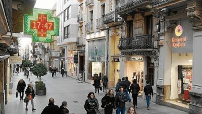 El carrer Monterols forma part de l’eix comercial de la ciutat de Reus. FOTO: alfredo gonzález