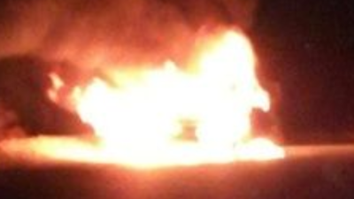 Imagen de archivo de un vehículo en llamas. FOTO: DT