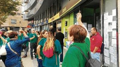 Una protesta de la Plataforma de Afectados por la Hipoteca (PAH) en la Imperial Tarraco. FOTO: C. P.
