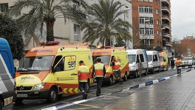 Una docena de ambulancias participó del histórico traslado de pacientes al nuevo hospital. FOTO: A. Mariné