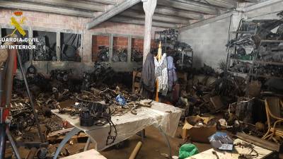Imagen del taller ilegal hallado en La Canonja. Cedida