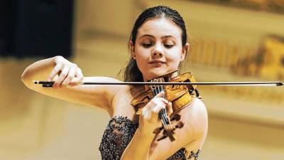 Inés Issel fue la alumna más joven en acceder a la Escuela Superior de Música Reina Sofía de Madrid, con 11 años.