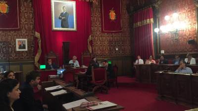 El pleno de Tarragona, este mañana, durante el debate por el caso Inipro