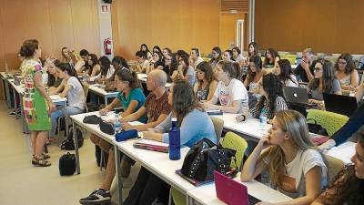 Imatge d’una aula plena d’alumnes de la Universitat Rovira i Virgili. FOTO: Joan Revillas