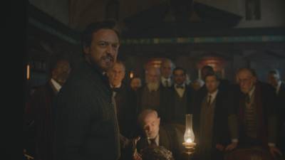 James McAvoy&nbsp;interpreta a Lord Asriel, el t&iacute;o de Lyra. Foto: HBO