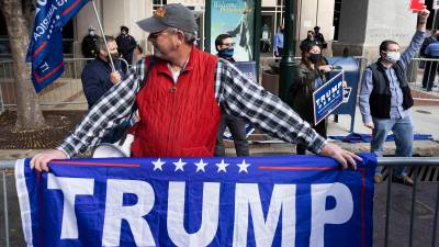 Un votante de Trump, ayer en el Pennsylvania Convention Center. efe