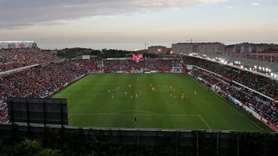 El Nou Estadi lleno para el encuentro contra el Osasuna de liga de la temporada pasada con más de 14.500 personas. Foto: lluís milián