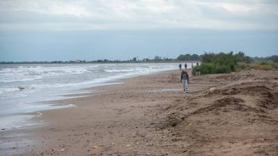 La platja de l'Arenal, a l'Ampolla, després del temporal de la setmana passada. Foto: Joan Revillas