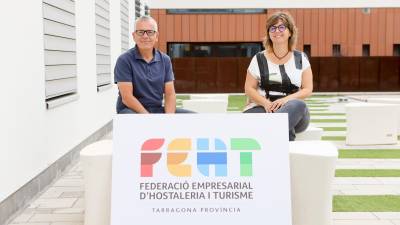 Eduard Farriol y Berta Cabré, en la sede de la FEHT situada el campus de la URV de Vila-seca. FOTO: Alba Mariné