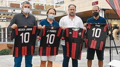 Els promotors del projecte CF Reus de Tota la Vida, durant l’acte de presentació celebrat dijous passat. Foto: Alfredo González