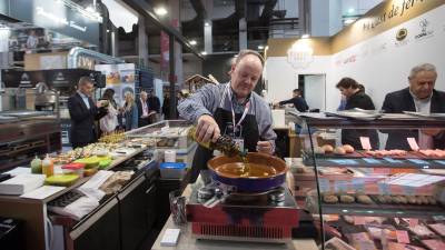 Un cocinero en el Fórum Gastronómico de Barcelona, la pasada semana. FOTO: EFE