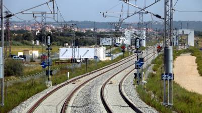 Ancho ferroviario en La Boella, Tarragonés, visto desde una cabina de tren