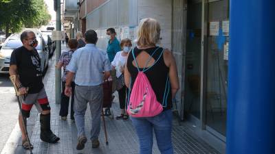 El personal del centro explica que están desbordados y no pueden atender a todos. FOTO: FABIAN ACIDRES