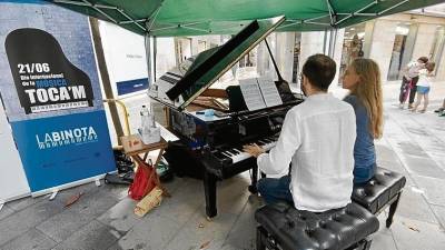 El piano es va instal·lar a la plaça de l’Àngel. Foto: Joan Revillas