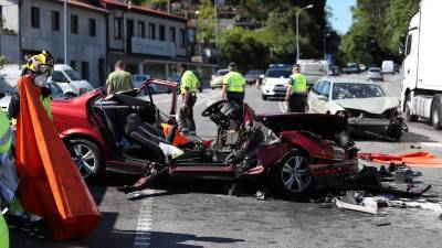 Un hombre perdió la vida en este accidente ocurrido ayer en Pontevedra. FOTO: EFE