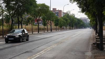 Avenida de Falset, el pasado miércoles 1 de agosto a las 8.20 de la mañana, con tráfico prácticamente inexistente. Foto: Pere Ferré