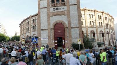 Milers de persones fent cua per accedir a la Tarraco Arena aquesta tarda. Foto: Pere Ferré