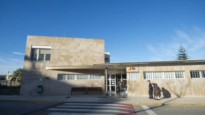 Imatge del Centre d’Atenció Primària de Deltebre, que segons l’equip de govern té deficiències en el servei. FOTO: JOAN REVILLAS