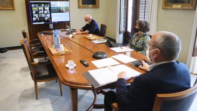 El alcalde, Carles Pellicer, presidi&oacute; el pleno del Ayuntamiento del pasado viernes, realizado de forma telem&aacute;tica. FOTO: Alba Marin&eacute;