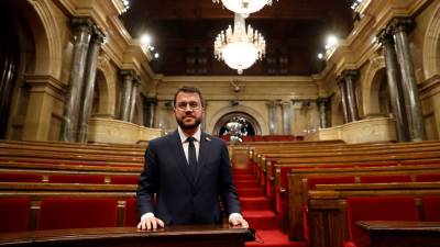 Pere Aragonès, el viernes, solo en el Parlament de Catalunya, donde fue investido President. FOTO: EFE