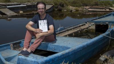 L’escriptor Joan Roca Navarro, a l’illa de Mar, a Deltebre. Foto: Joan Revillas