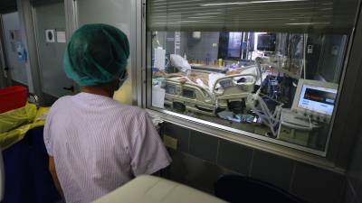 La Unidad de Cuidados Intensivos del Hospital de Santa Tecla, durante la pandemia. FOTO: PERE FERRÉ