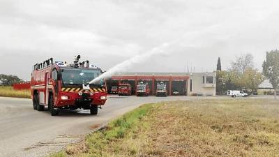 Uno de los nuevos camiones autoextintores del servicio de extinción de incendios del Aeropuerto de Reus. FOTO: Cedida