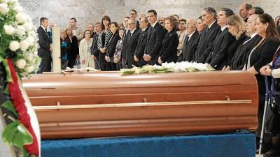 Imagen de las autoridades que ayer asistieron a la ceremonia fúnebre por la soprano Montserrat Caballé en Barcelona. FOTO: EFE