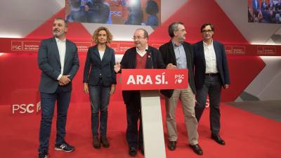 Los miembros del PSC esta noche en la sede electoral de los socialistas catalanes donde valoran los resultados de la jornada electoral 10N. FOTO: EFE